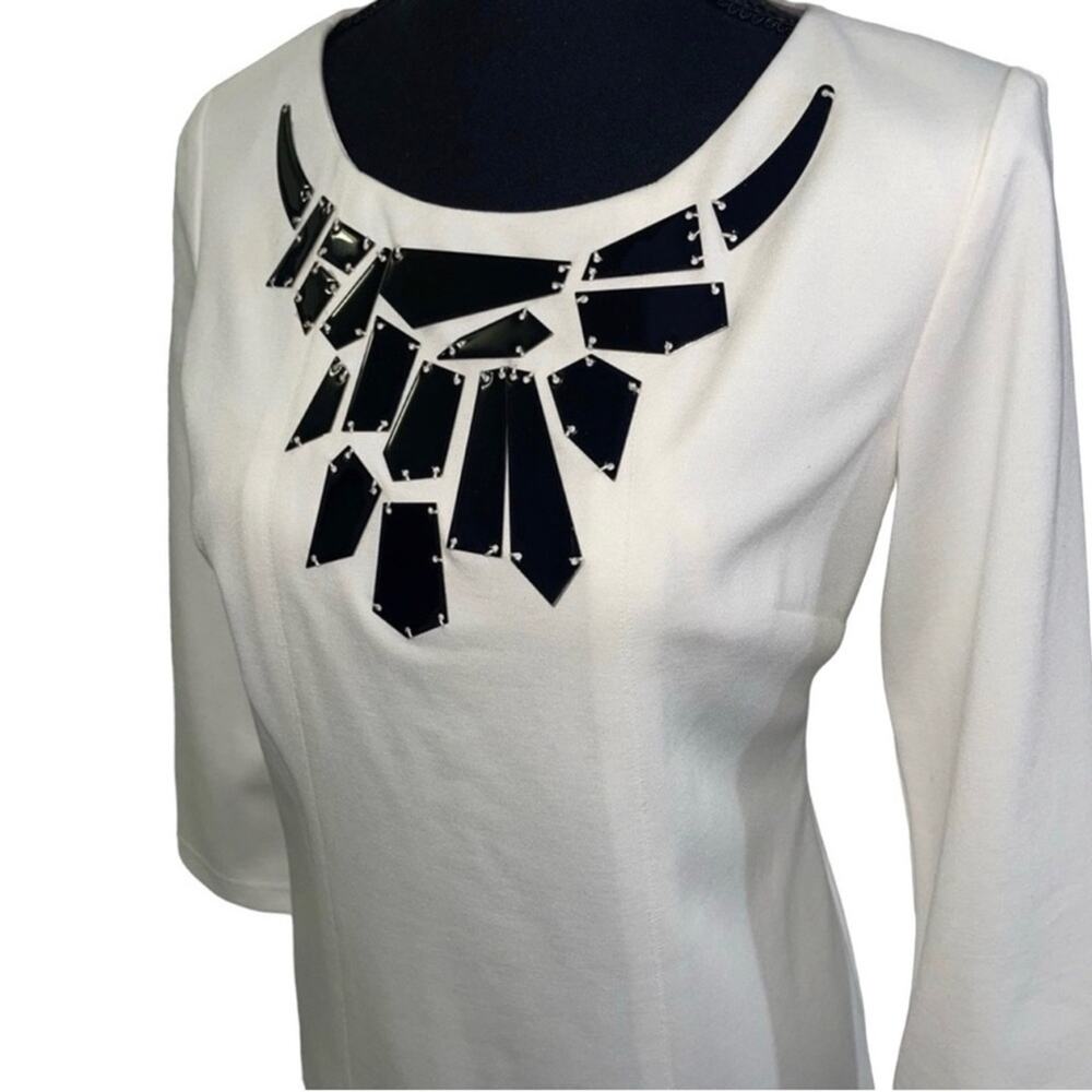 NWT! Vince Camuto Light Cream Shift Dress with Beautiful Neckline - Size 6 - Picture 3 of 8